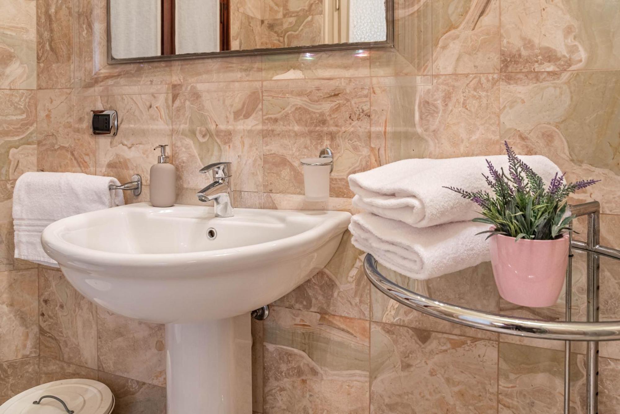 Piazza Isolo Central Apartment Verona Kültér fotó