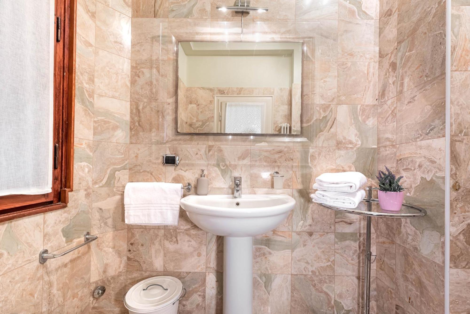 Piazza Isolo Central Apartment Verona Kültér fotó