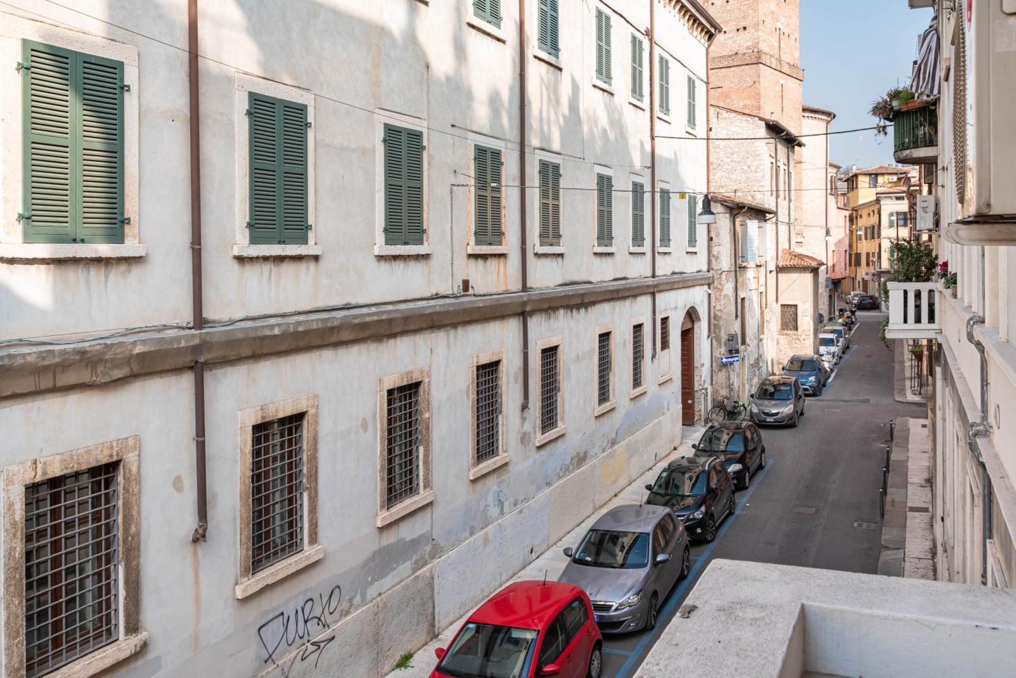 Piazza Isolo Central Apartment Verona Kültér fotó